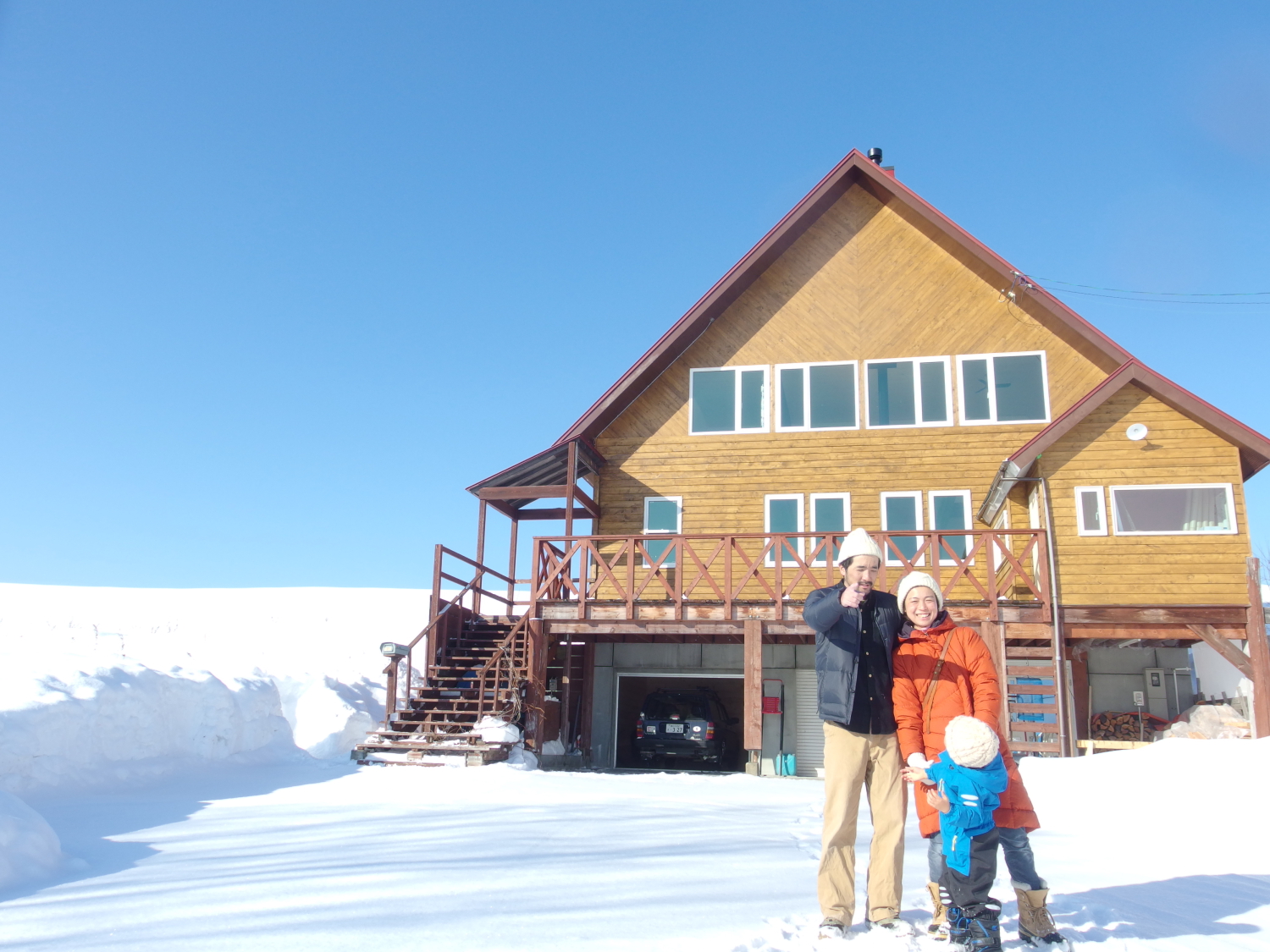 左の人が着ているジャケットに注目。 来期、発売予定のインナーダウン。 防寒着、服として永く愛されるようにダウンパックのセレクト、入れ方、などなど試行錯誤中です。