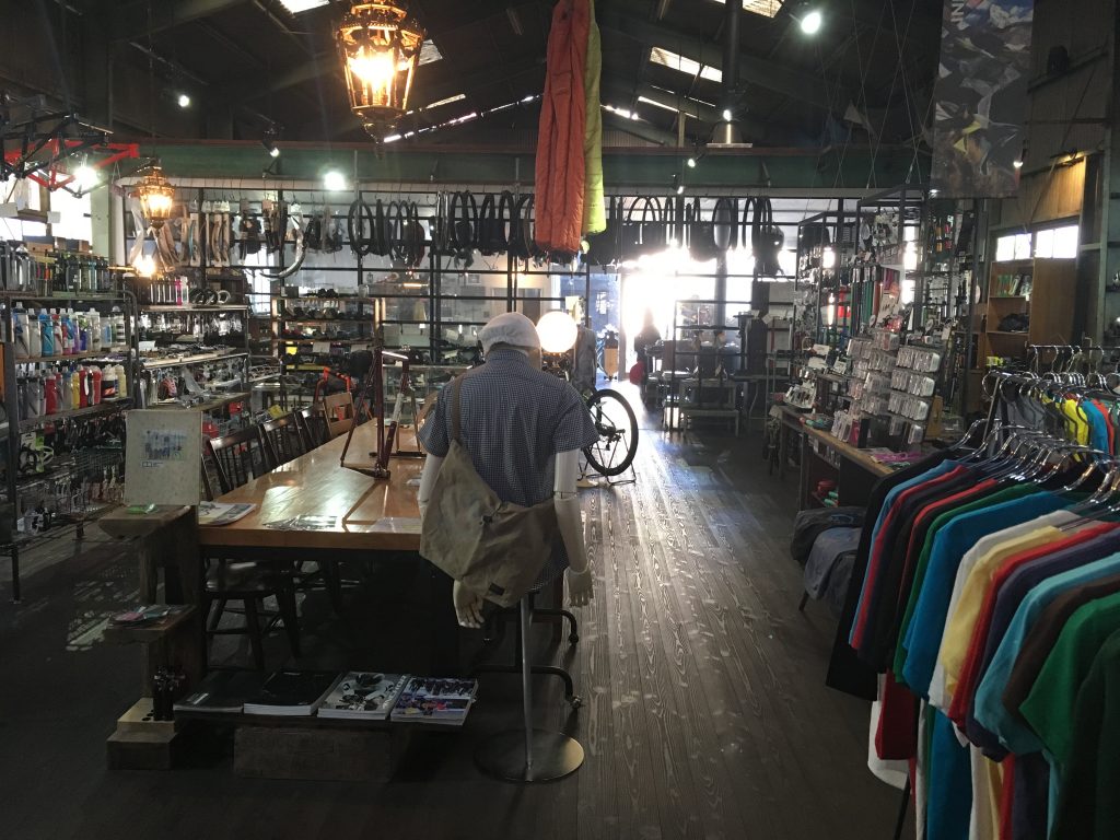 伊那　CLAMPさんは自転車、古道具、雑貨の店