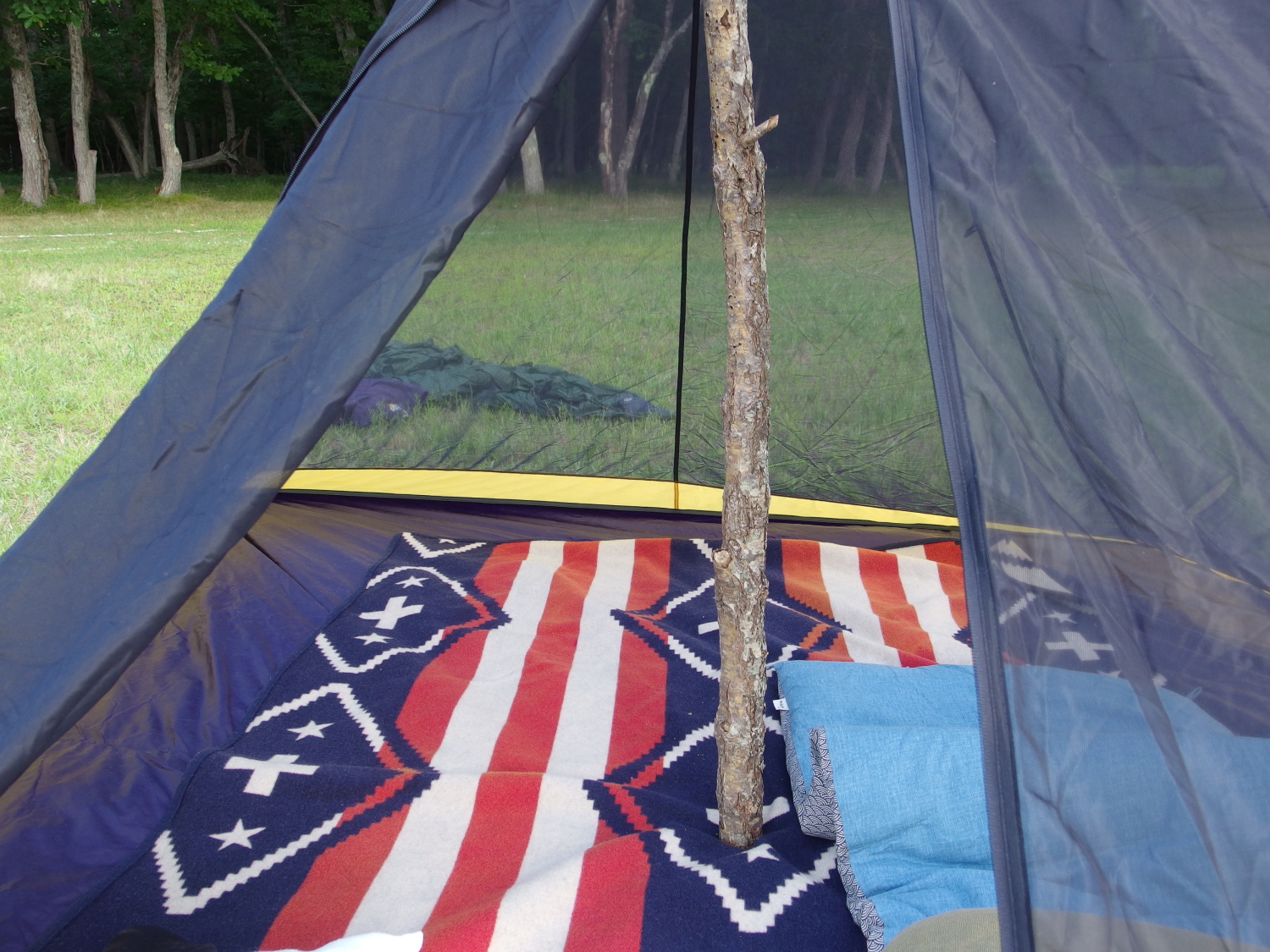 久しぶりのキャンプ。 テントポールを忘れました。