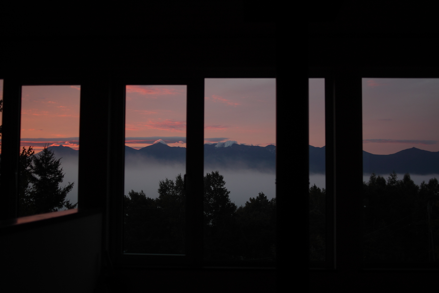 日の出がだいぶ遅くなってきました。