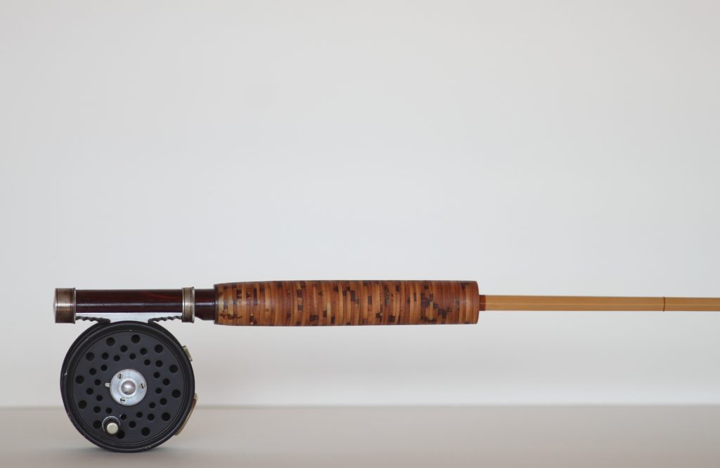 From The Northern Forest 釣り人は朝陽を浴び、きらきらと輝く樺の森を抜け、川へ向かう、、、 そんな、釣りに出かける喜びのカタチです。