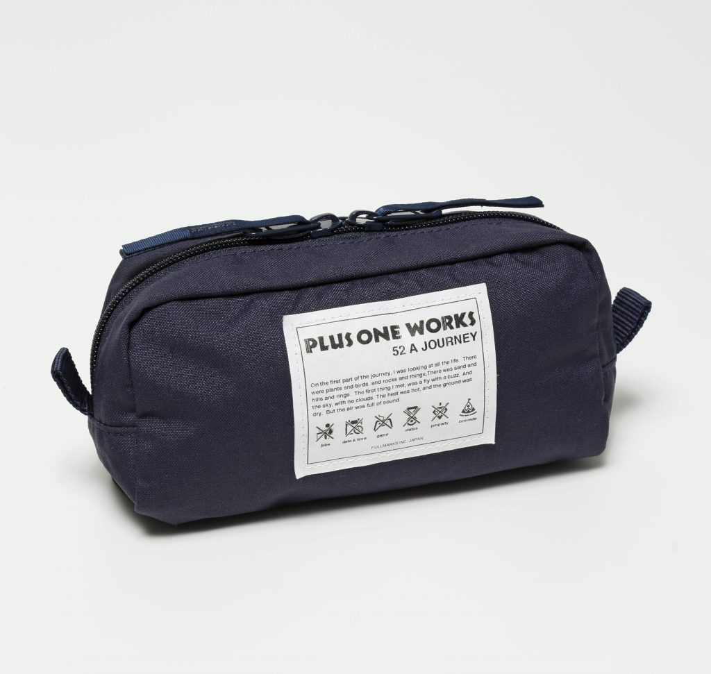 S sizeには歯ブラシ等のアメニティグッズ M sizeには財布や鍵等身の回りの貴重品を L sizeにはI padや充電器、アイゼンを入れても良いし、温泉用としても使用できますね。 ※写真はS sizeのNAVY　各サイズGRASSHOPPERと2色展開