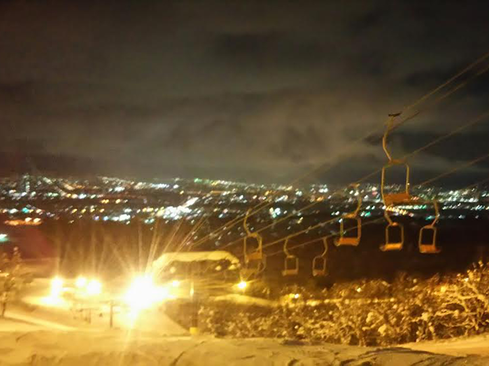 そして、旭川の夜景を見ながら一緒に滑った。